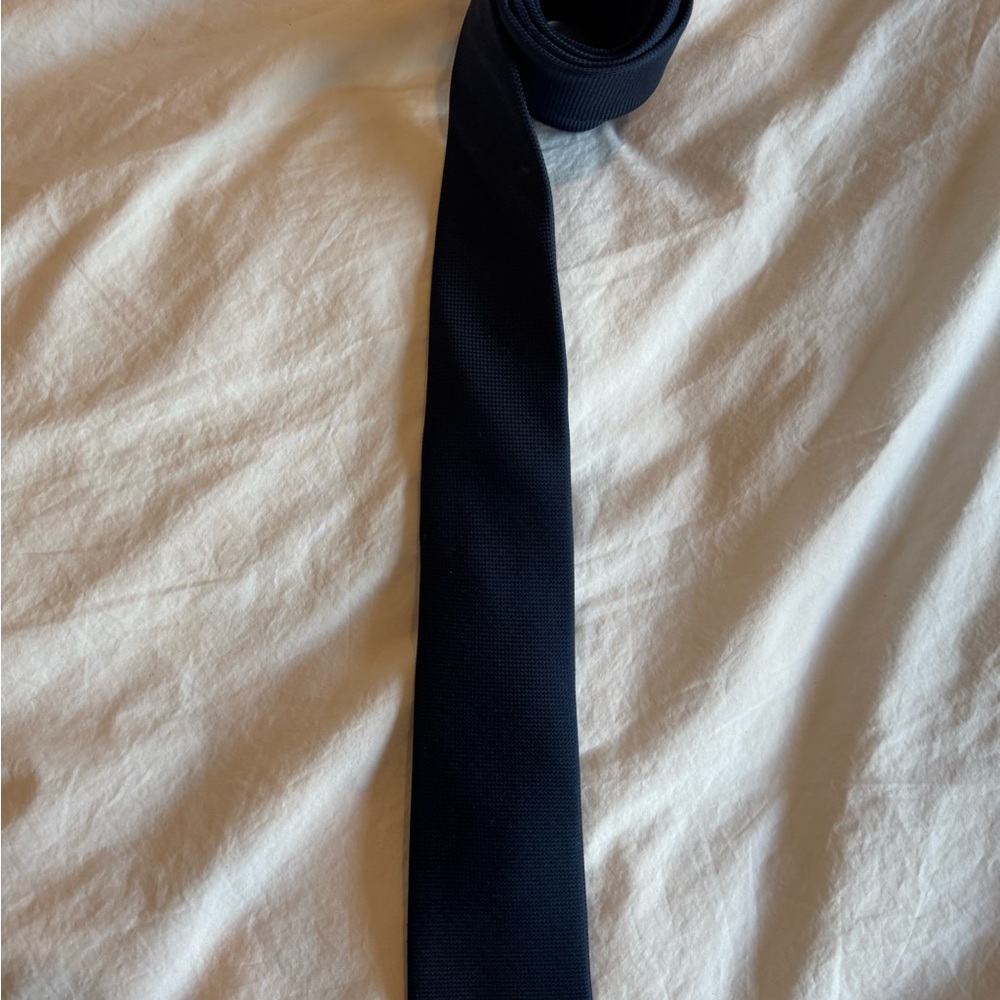 The Tie Bar 100% Silk Classic Navy Blue Tie - Picture 2 of 4